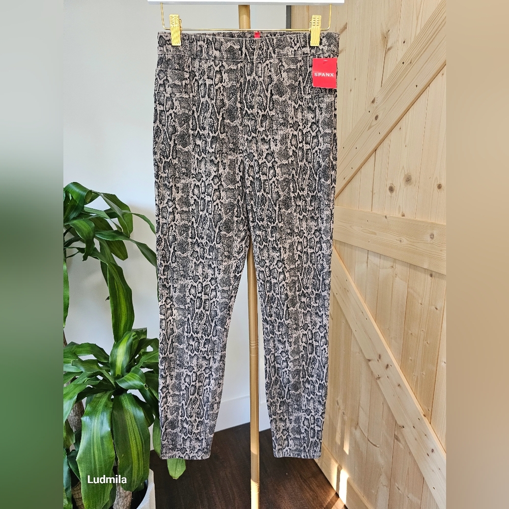 SPANX size small taupe snakeskin ankle jean-ish leggings